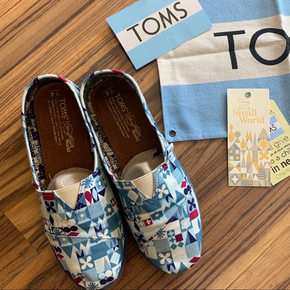 Disney It’s a small world Toms ✨